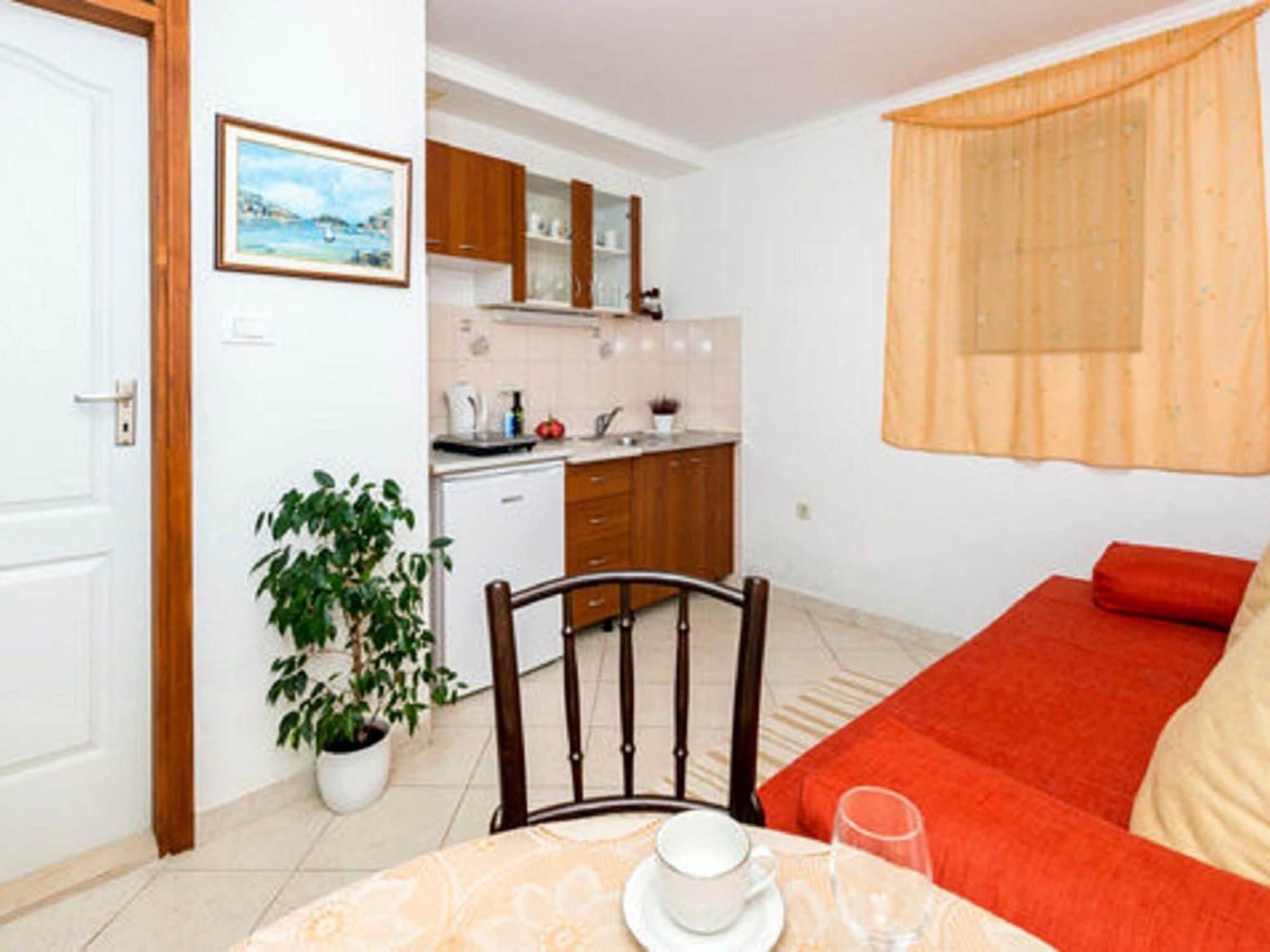 Nicol - One-bedroom With Terrace *